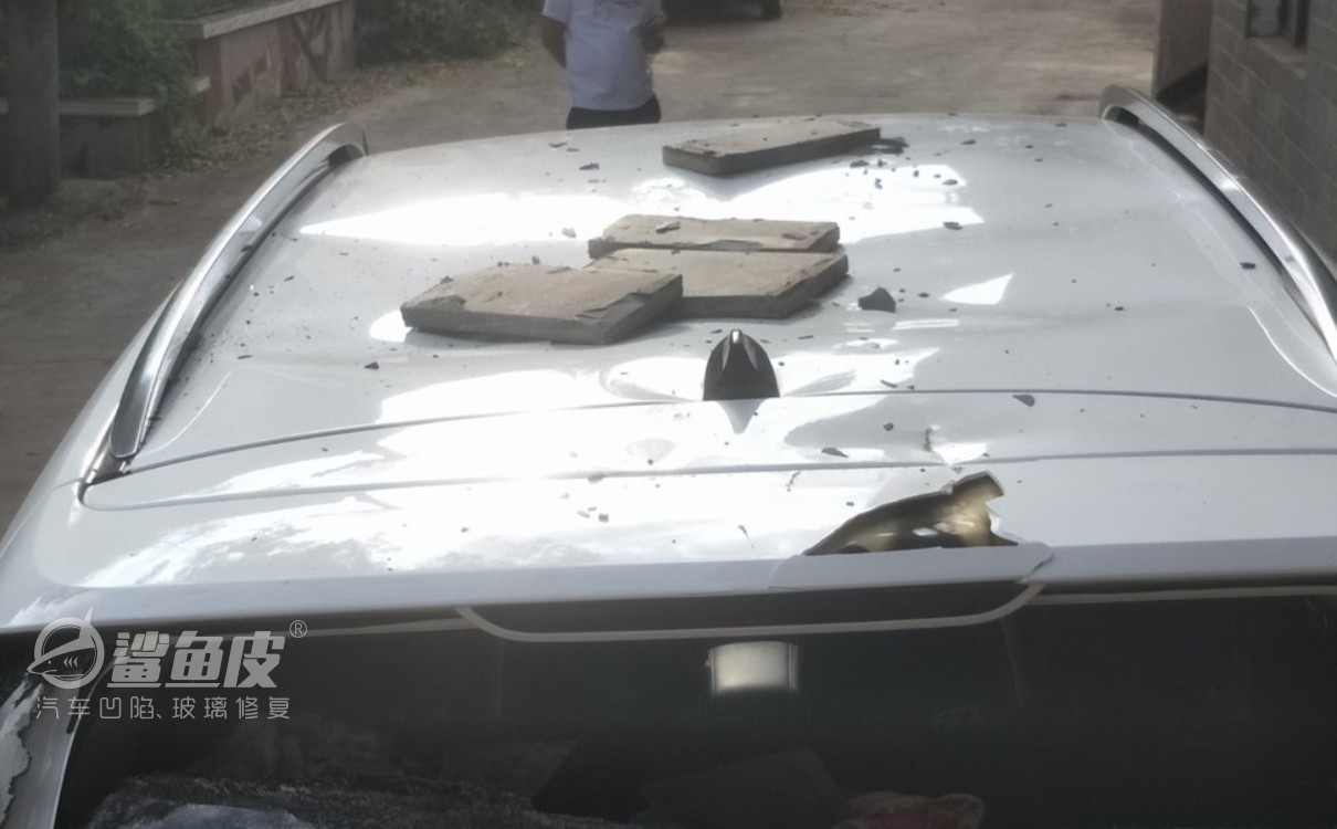 汽车车顶凹坑修复,车顶凹坑免喷漆凹陷修复