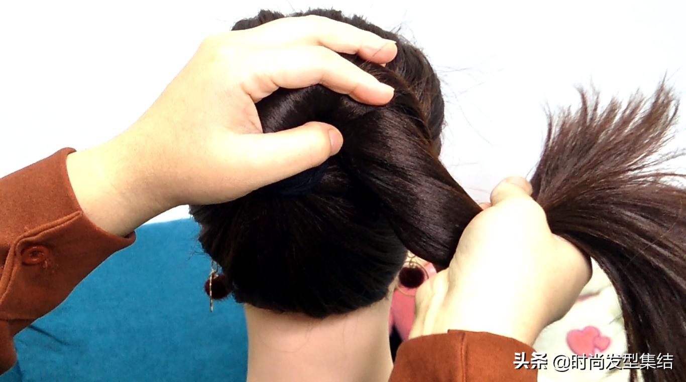 气质丸子头的简单扎法蓬松中长发,俏皮丸子头的简单扎法中长发