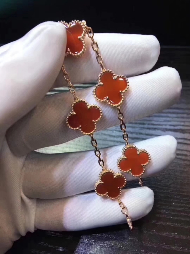 从事珠宝行业十年简介,从事珠宝行业怎么入门