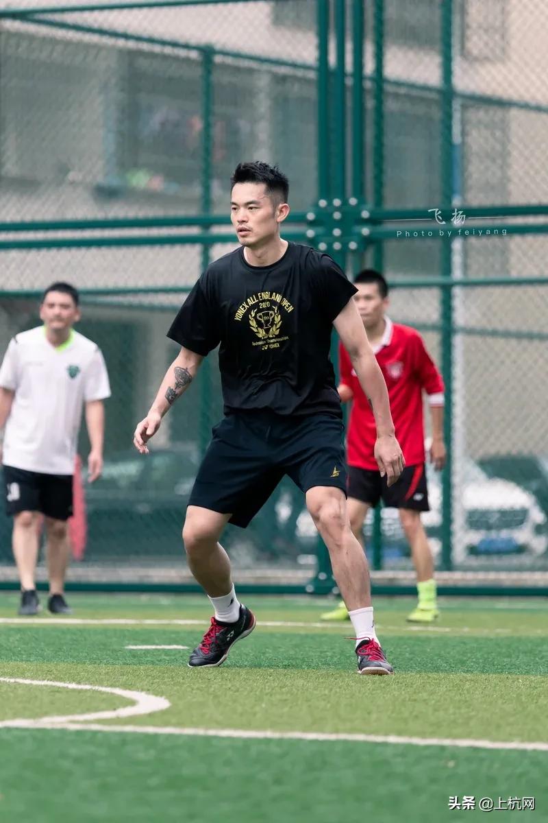 林丹野球场秀足球,林丹回到球场赢了