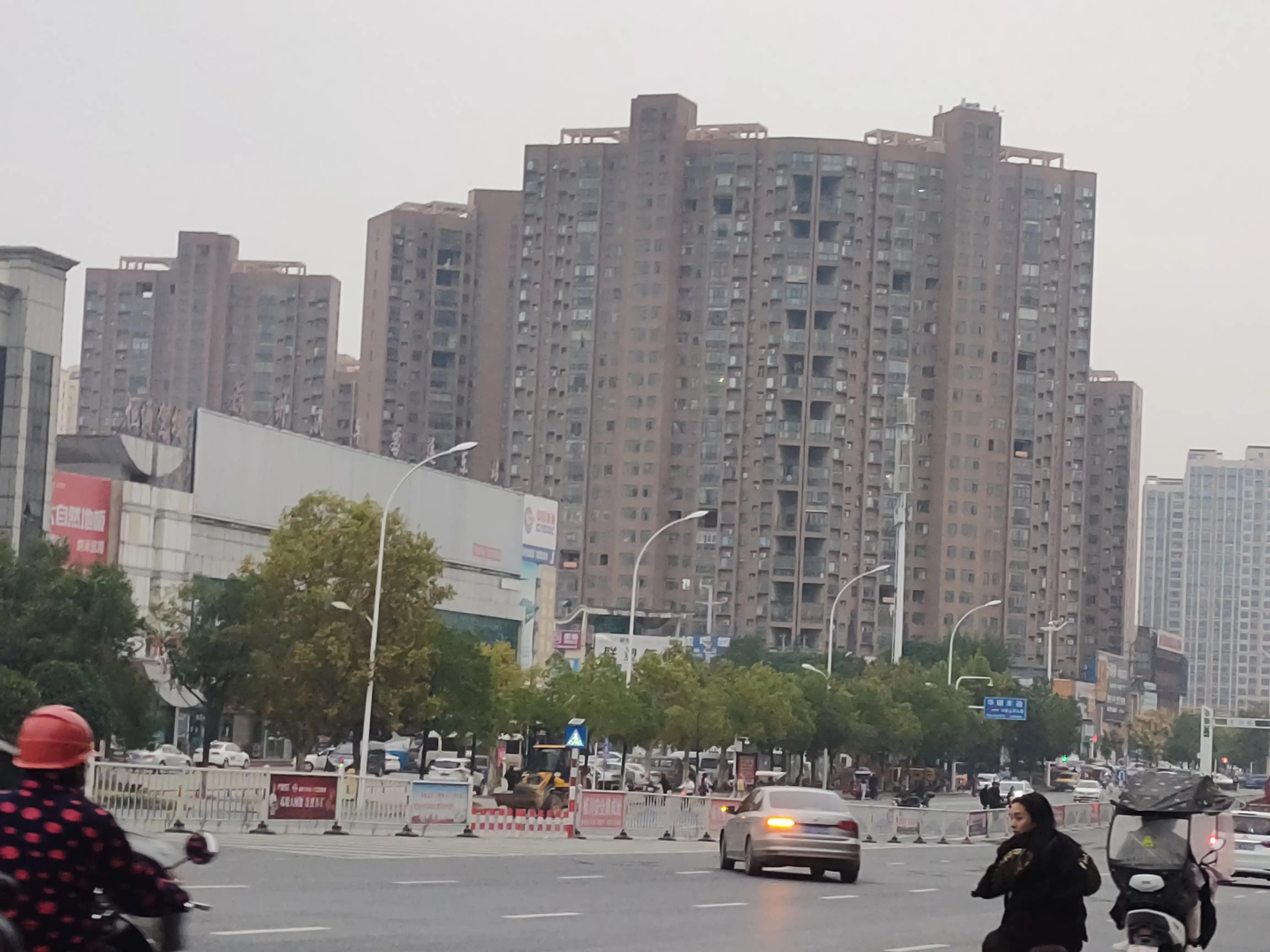 随州有一栋建筑的颜色总感觉与城市的格调很不配，你们是否有同感