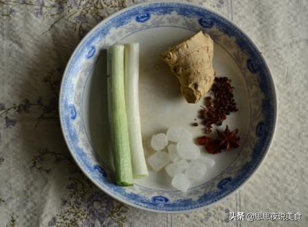 炒糖色不发苦的秘诀,炒糖色用水最正确的方法