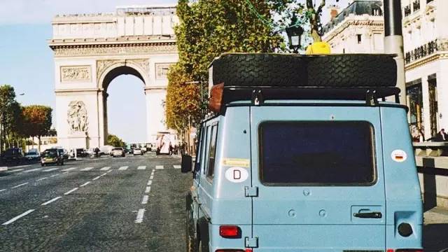 54岁裸辞，花45W流浪地球26年，炸上BBC，这...