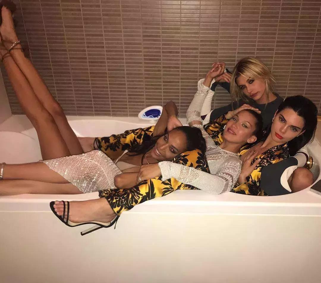 女人发朋友圈文案高级感,高级女人怎么发朋友圈