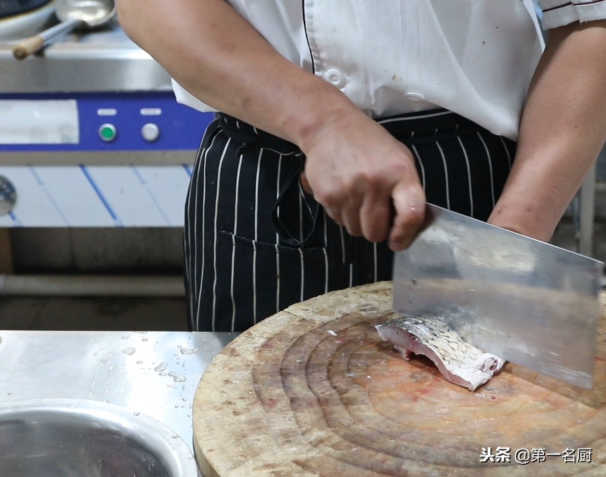 煎鲤鱼不粘锅不破皮的正确做法,煎焖鲤鱼的做法视频