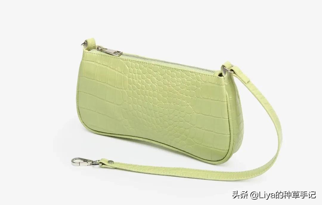 冬季背什么颜色的包包好看,40多岁背什么包包好看