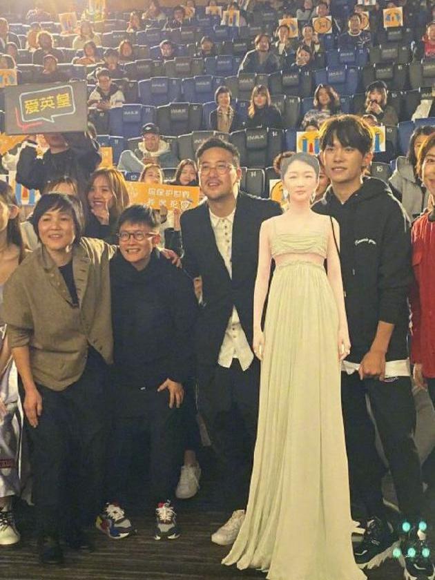 周冬雨易烊千玺少年的你主题曲,少年的你周冬雨把易烊千玺带回家