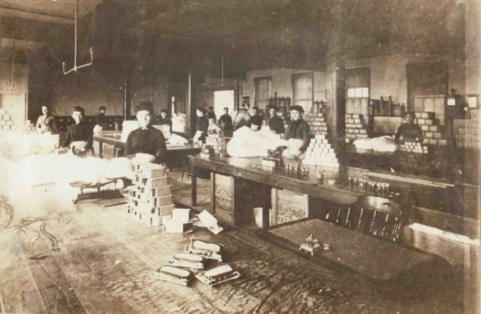 致癌、不良反应等事故不断的强生，怎么创造的135年不败神话？