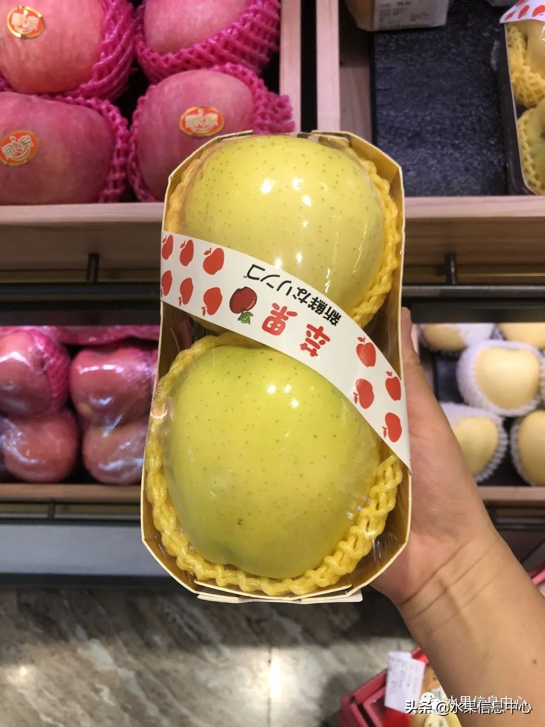 中秋节前，走访两家水果零售店，水果标准化在这里体现的淋漓尽致