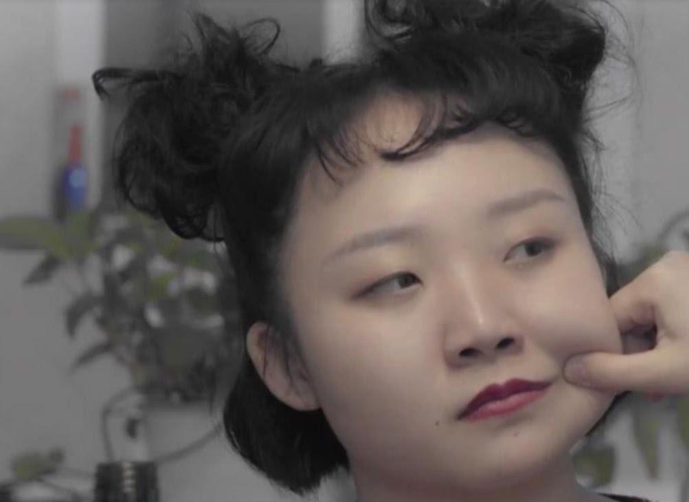 辣目洋子家庭教育,看到自信的人会感到自卑