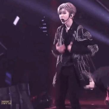 能接受否：男明星的舞蹈动作“顶胯”怎样才不会显得油腻？