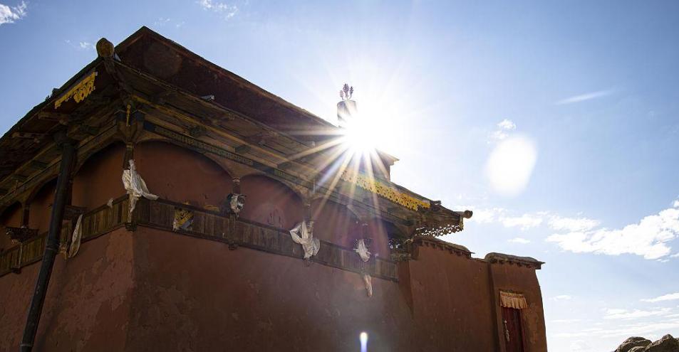 布达拉宫朝圣者视频,世界屋脊明珠西藏拉萨布达拉宫