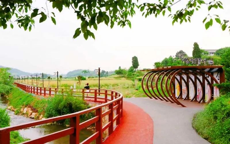 夜新叶，新叶夜，夜夜夜夜夜！唱吧醉仙居，探秘奶茶吧，茶憩戏曲馆，漫步烟花巷……每周六晚