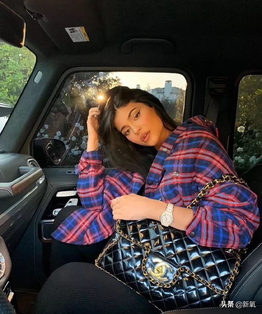 婚内出轨还能让女儿靠前夫名气进名媛圈，卡戴珊的妈现实版甄嬛