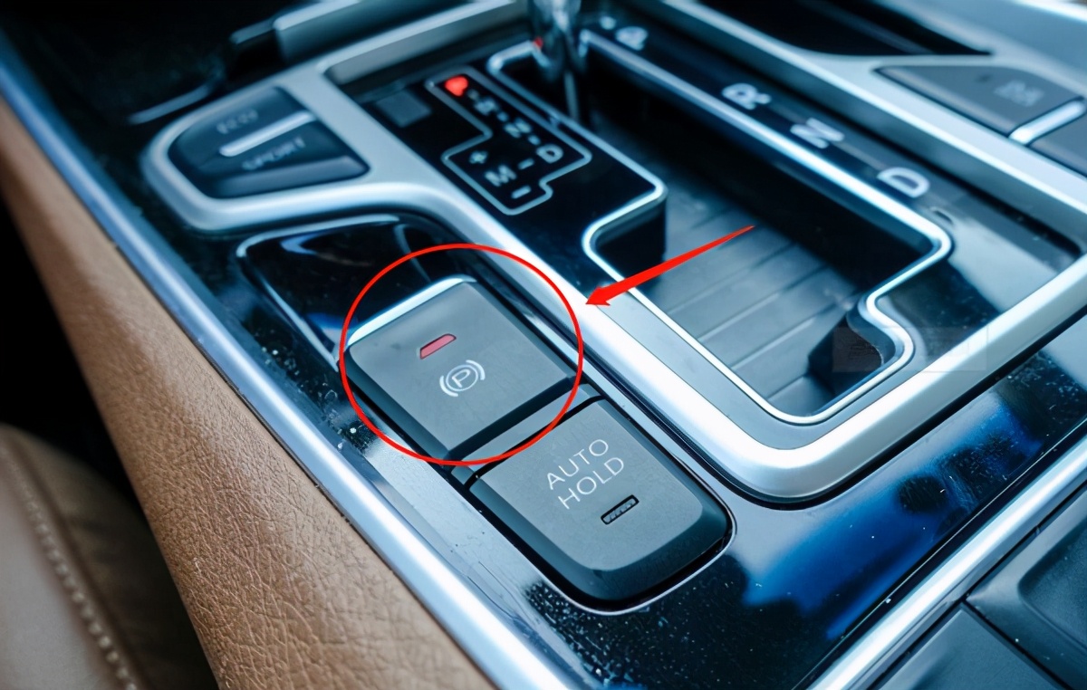 前车溜车有必要报警吗,前方溜车