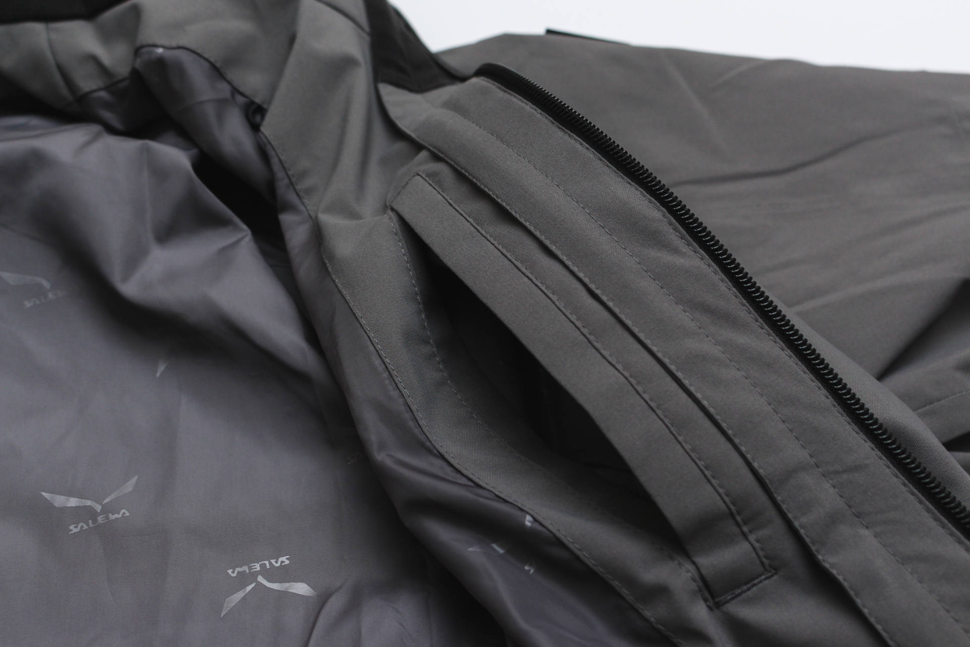 好看又好穿的冲锋衣测评,适合日常穿的户外冲锋衣