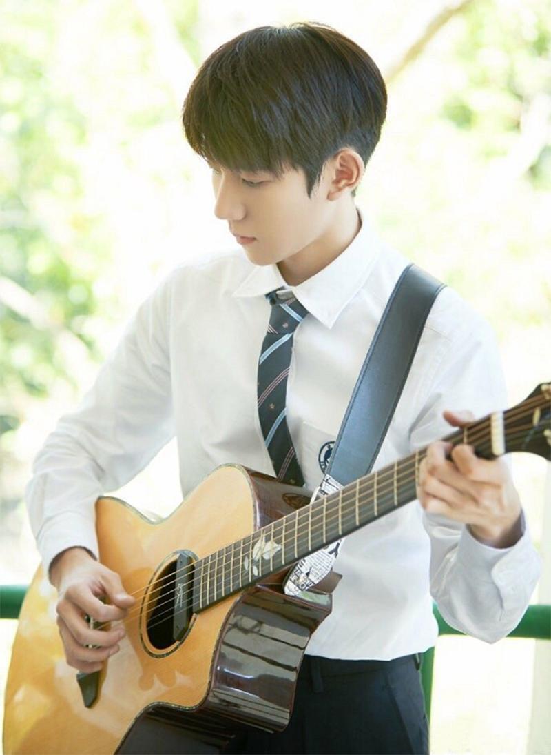 学校校草的穿搭该咋穿,学院风穿搭樱花校园