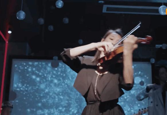 这部剧脑洞太大！有人背后说坏话？上去就是一巴掌