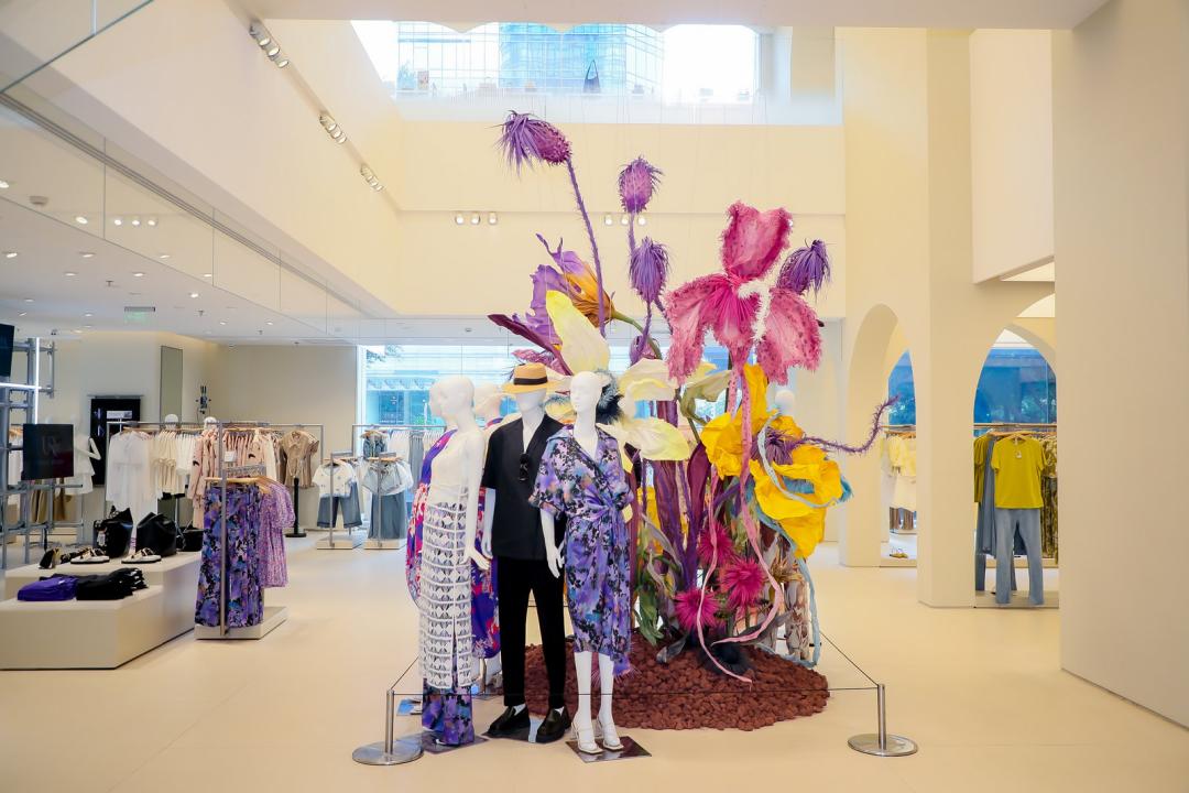 深度|营收超50亿的UR不再去做谁的学生