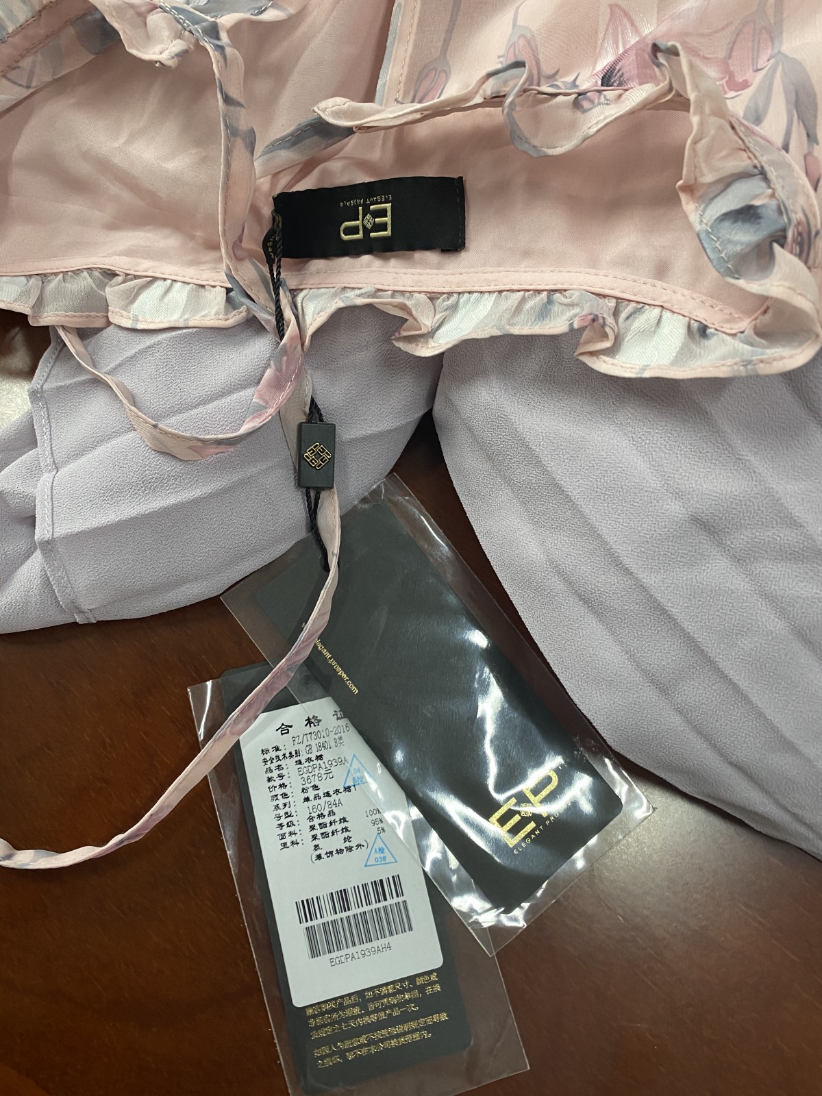 涉案假冒衣服40万处罚标准,卖仿冒品牌的衣服犯罪吗