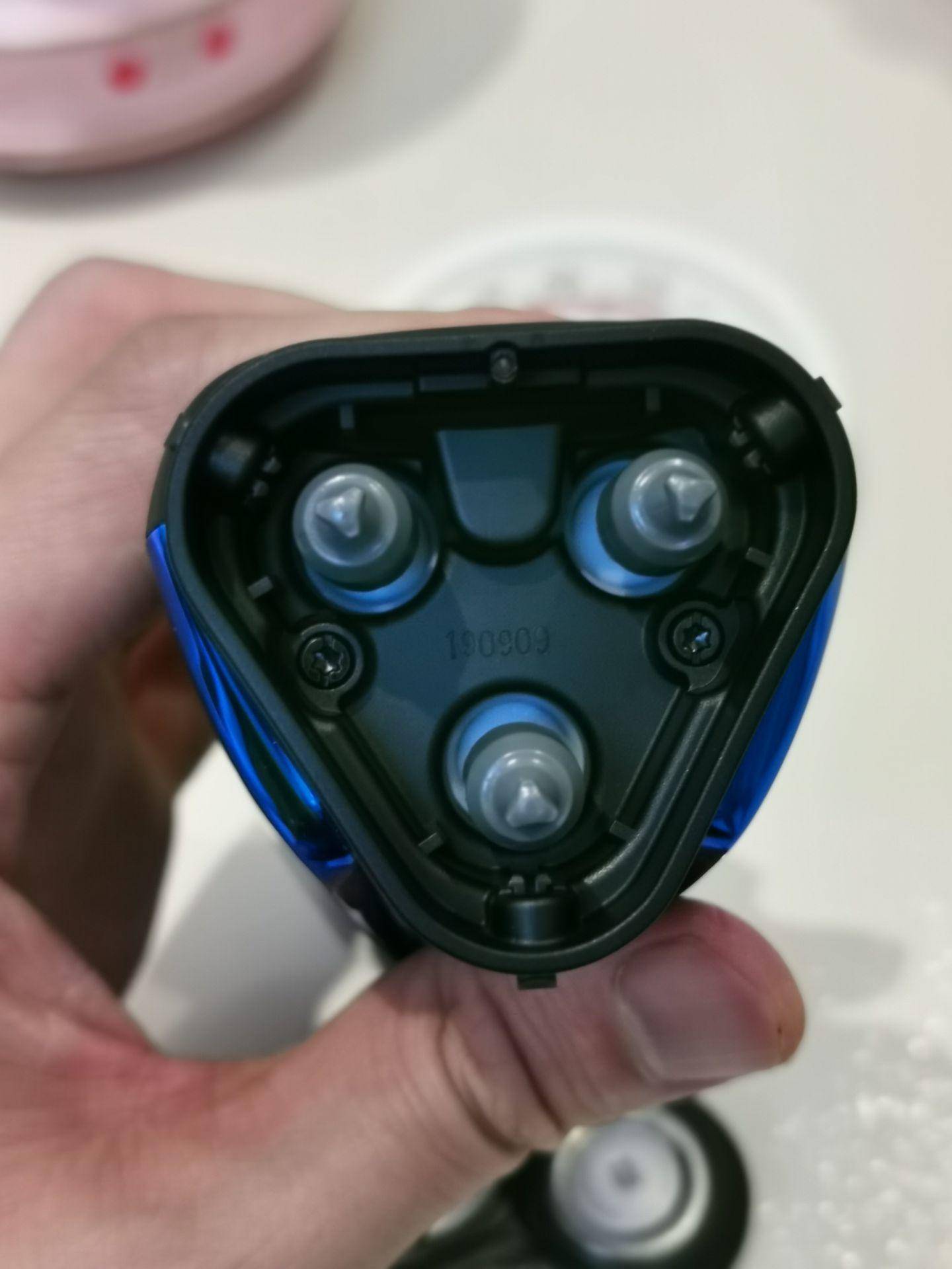 飞利浦series1000剃须刀声音 (飞利浦剃须刀1000到8000系列)