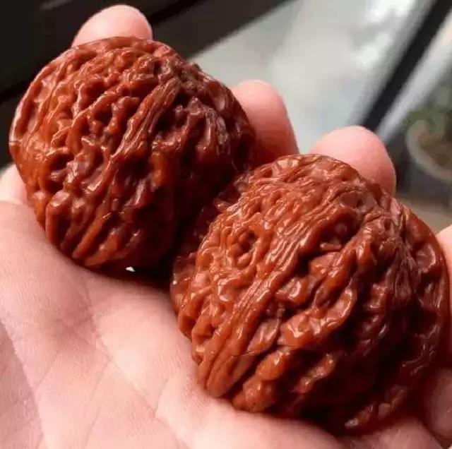 文玩核桃刚到手必须刷亮才能盘吗,文玩核桃正确盘玩手法
