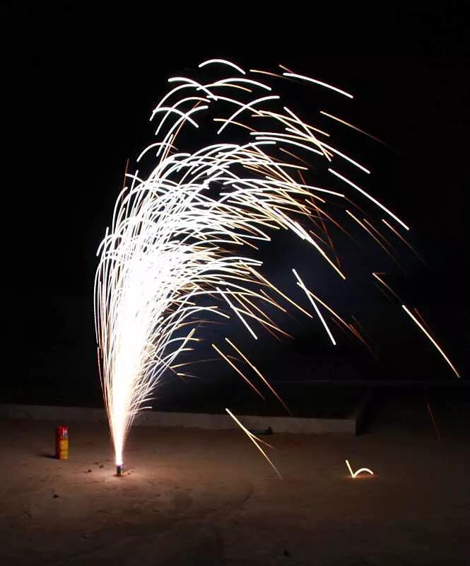 听到烟花的声音才有点过年的感觉,听见烟花的叫声