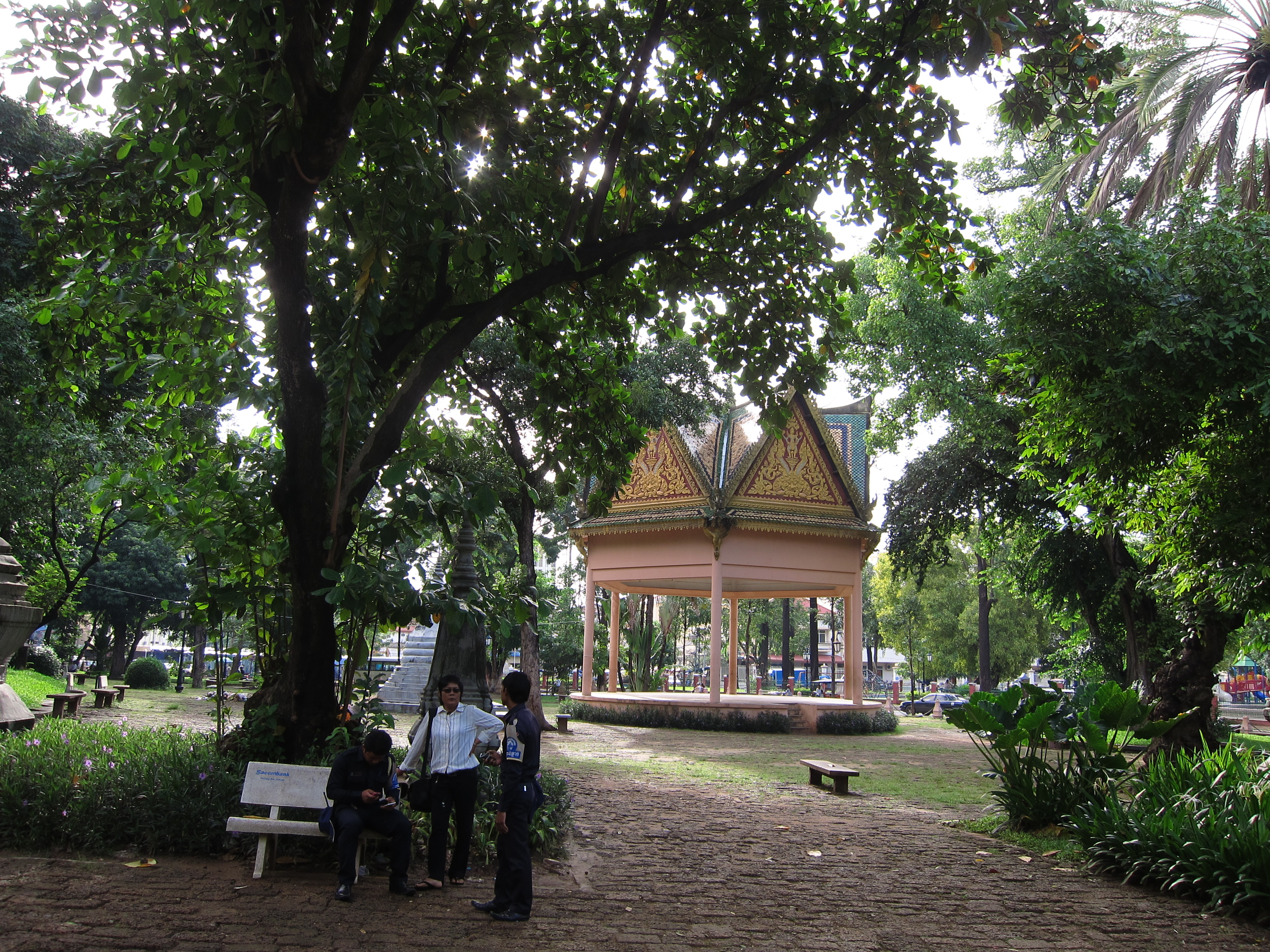 中国小伙在柬埔寨的视频,骑行去柬埔寨的小伙