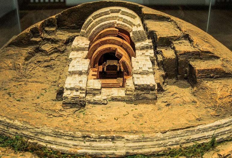 陵墓坟冢分别埋什么人,陵和墓碑有什么区别