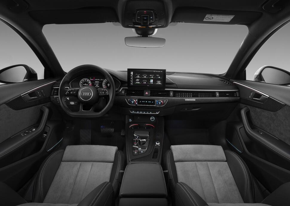 奥迪a4l45四驱quattro值不值得买,车评人买奥迪a4