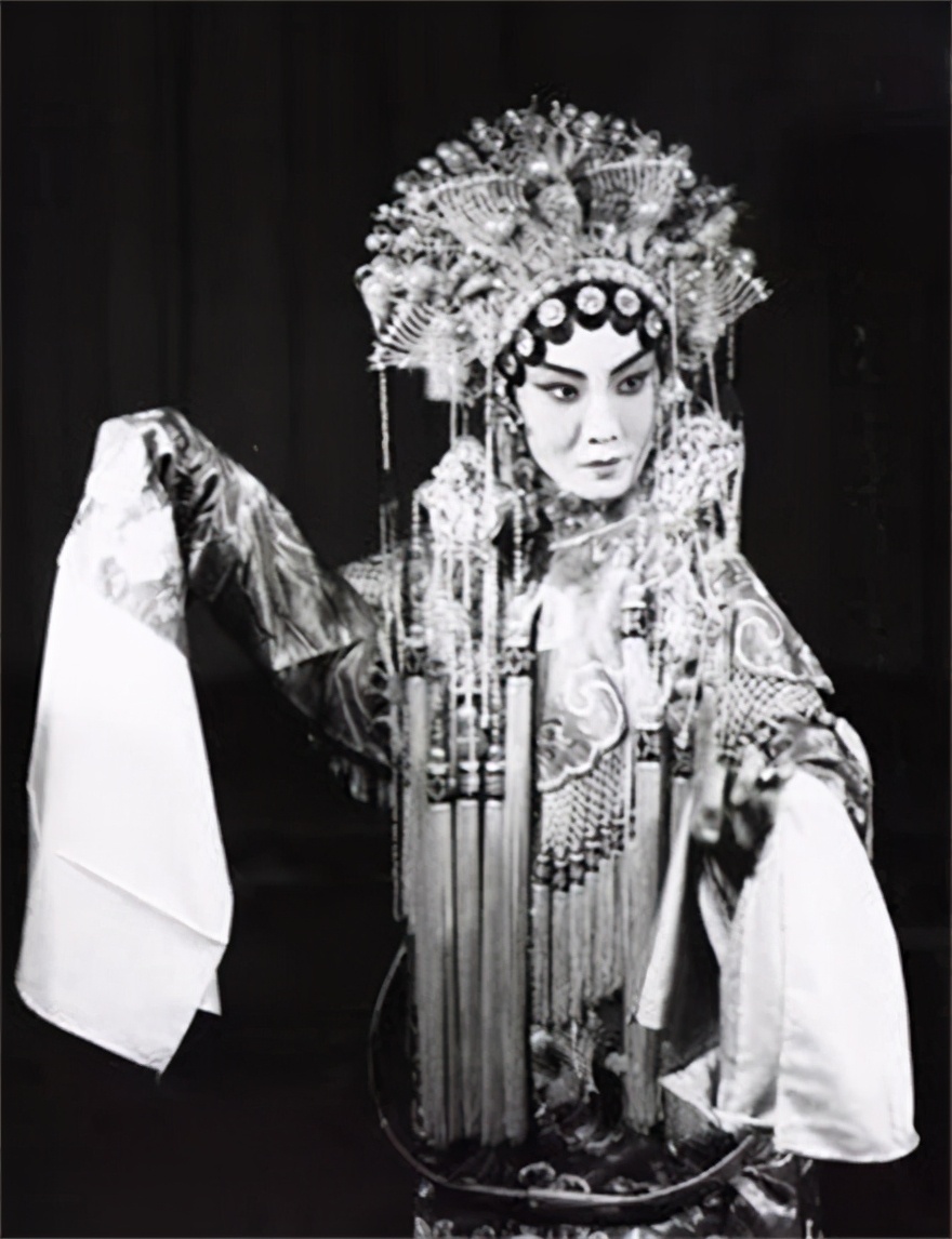 郭兰英为什么没有生小孩,歌唱家郭兰英有孩子吗