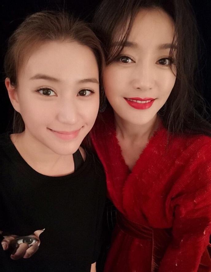 何超莲和明星谁有钱,何超莲秦岚