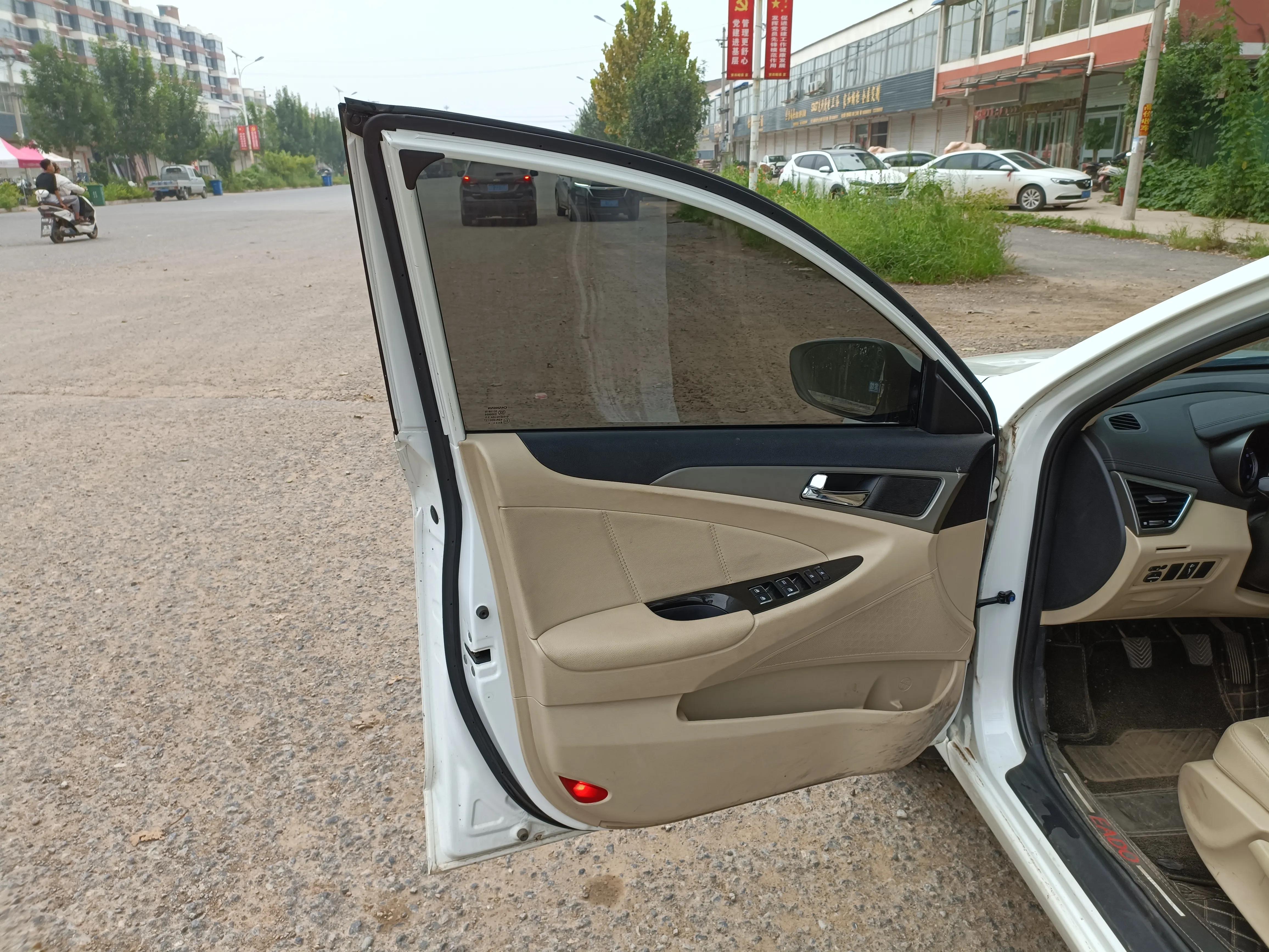 逸动和轩逸哪个乘坐空间大,逸动dct旗舰型乘坐感受