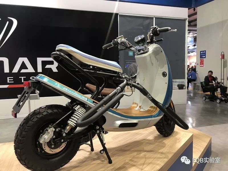 「米兰展独家」弯的电池？可当作充电宝的电池？外国人真会玩！