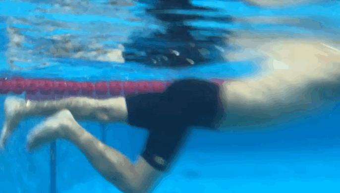 自由泳打腿练习能用蛙泳手配合吗,自由泳打腿练习方法与技巧