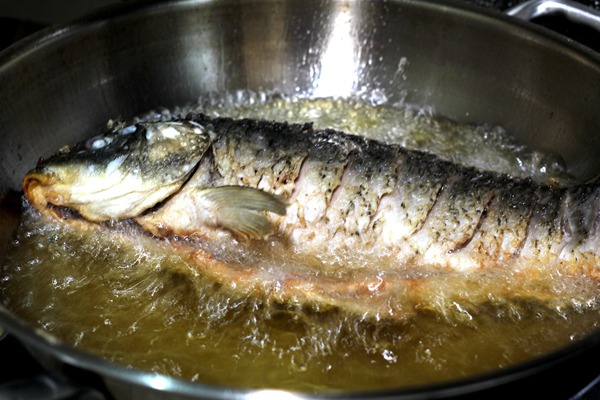 鲤鱼家常做法川菜干烧,家常鲤鱼清淡做法