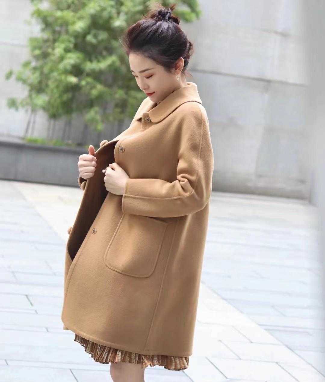 大地色呢子大衣怎么搭配,红色大衣与大地色怎么穿出高级感