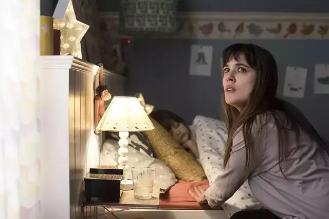 悬疑案件推理电影看不见的客人,西班牙电影看不见的客人