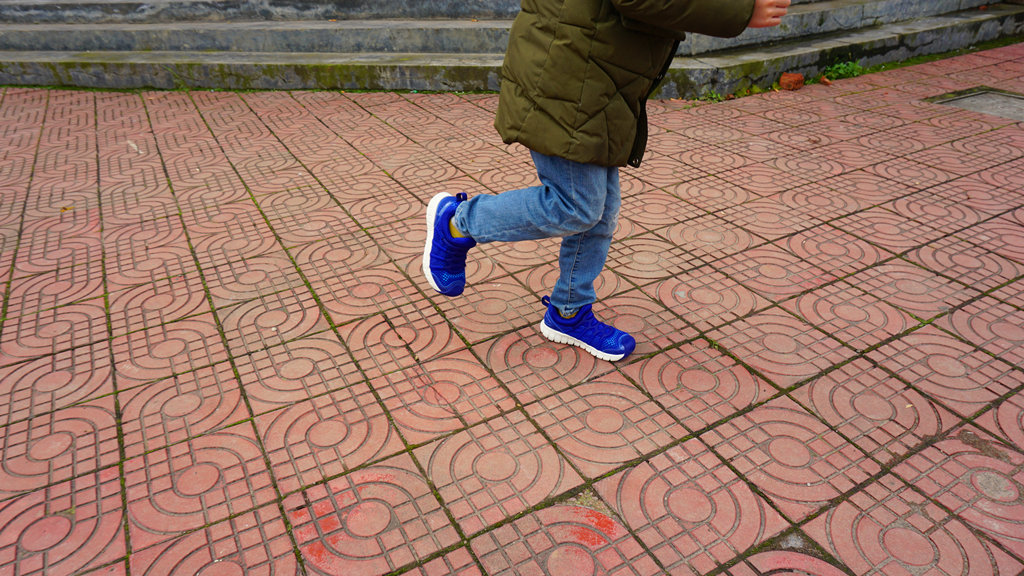 孩子运动鞋十大排名,云弹减震运动鞋2代