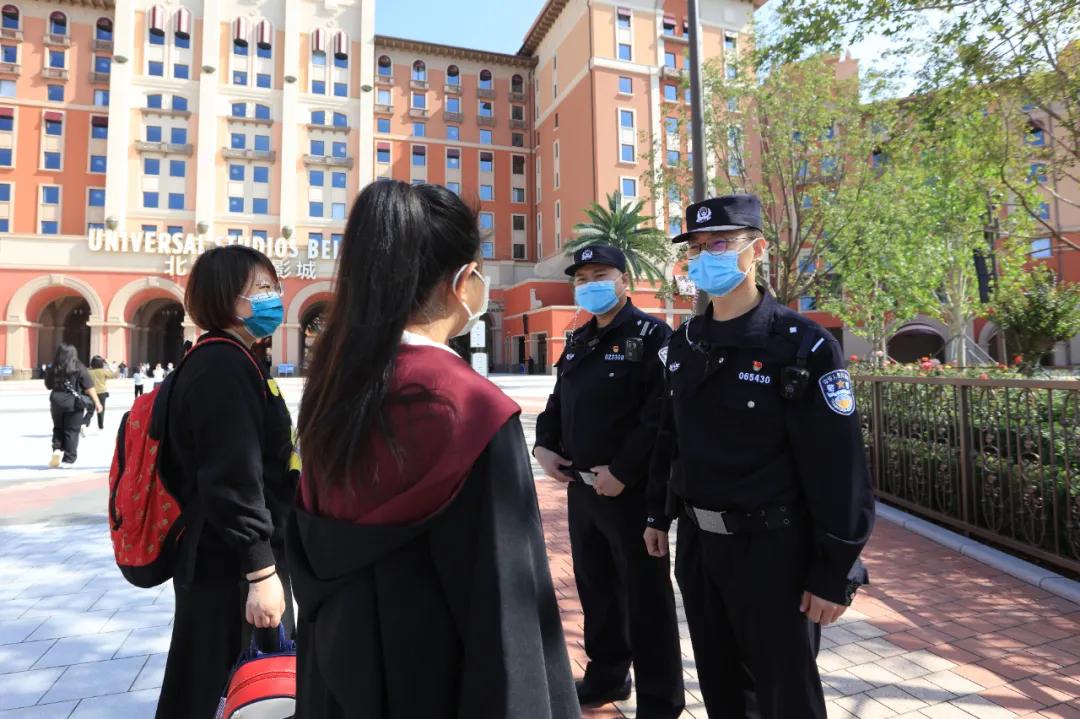 民警在岗位上祝福祖国繁荣昌盛,祝福祖国的守护者平安快乐