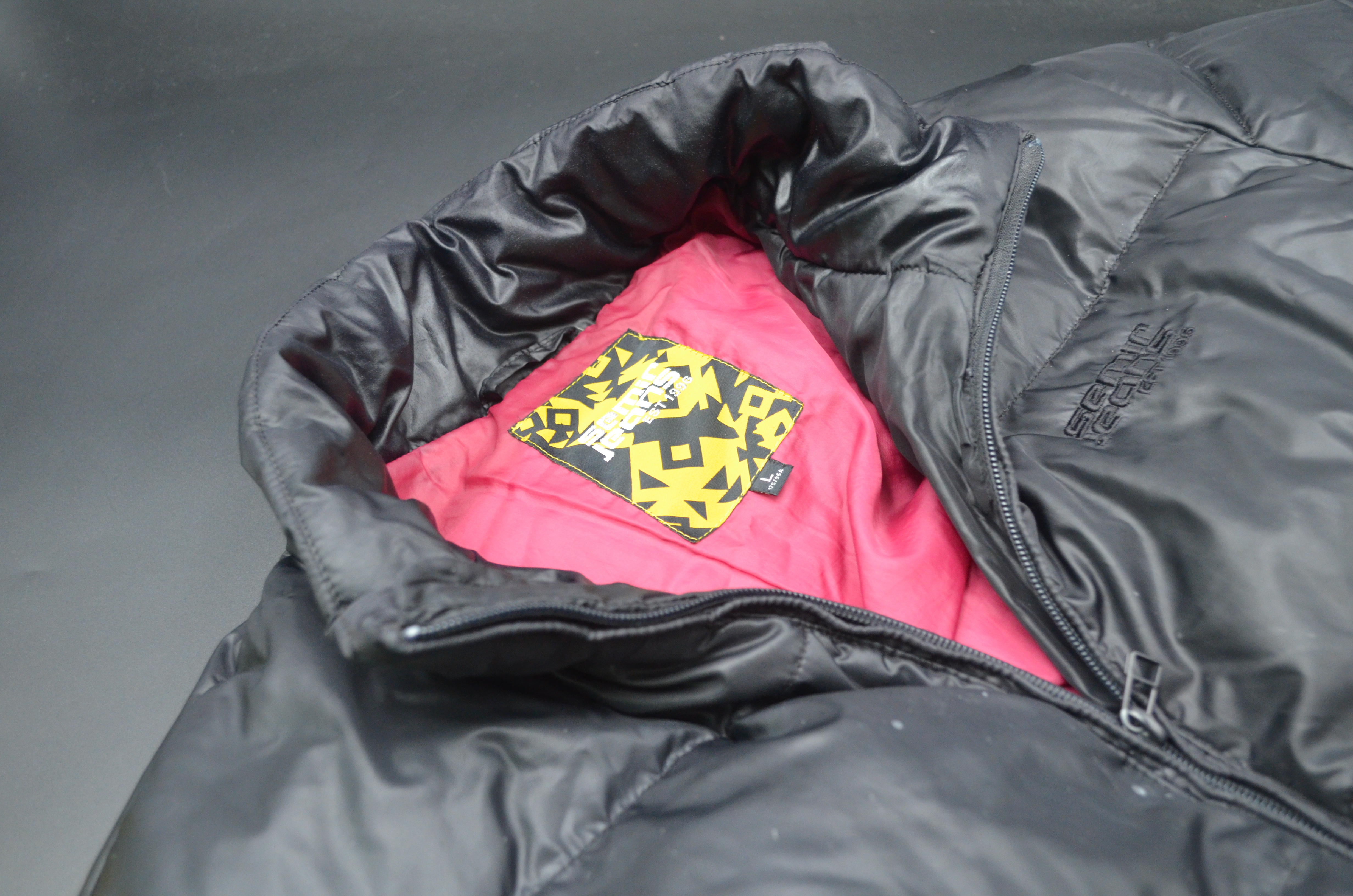 羽绒服脏了不用洗的小妙招,羽绒服脏了用什么干洗最好