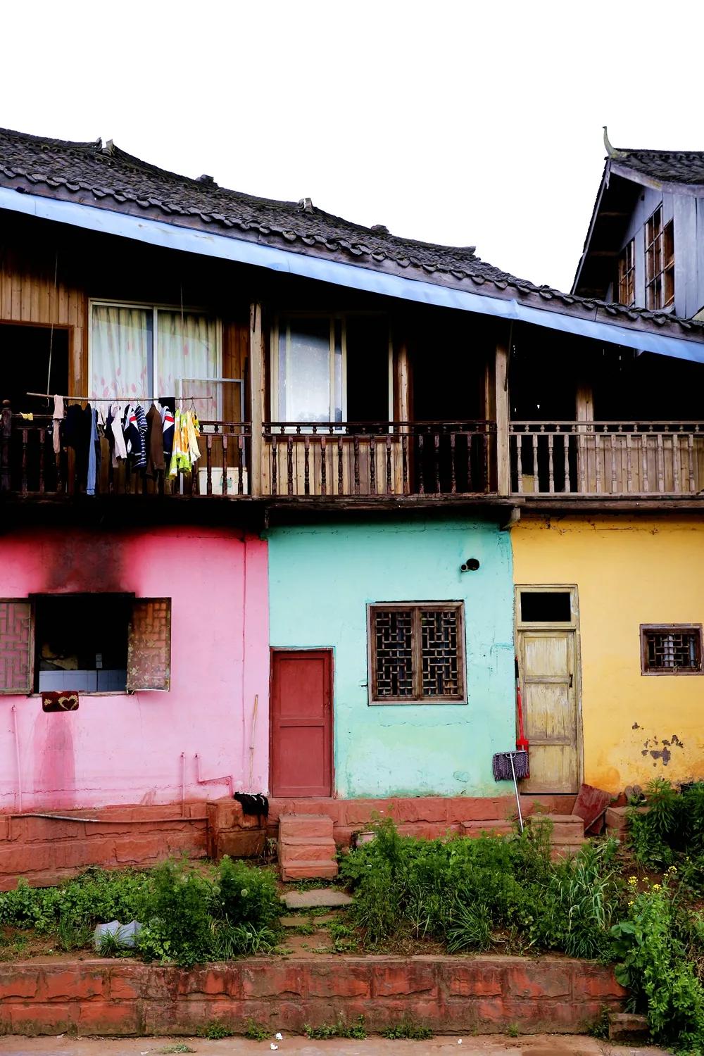 津门网金熙男：彩色小镇