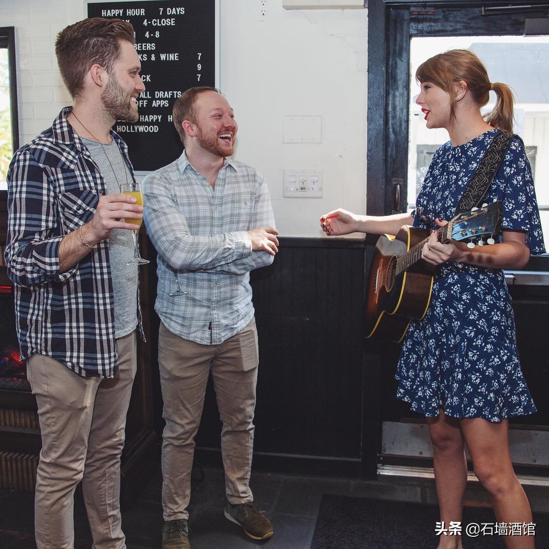 泰勒斯威夫特表白世界巡演,泰勒斯威夫特甜蜜献吻新男友