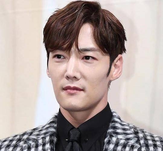 韩国男星评价崔振赫,崔振赫眼部受伤视频