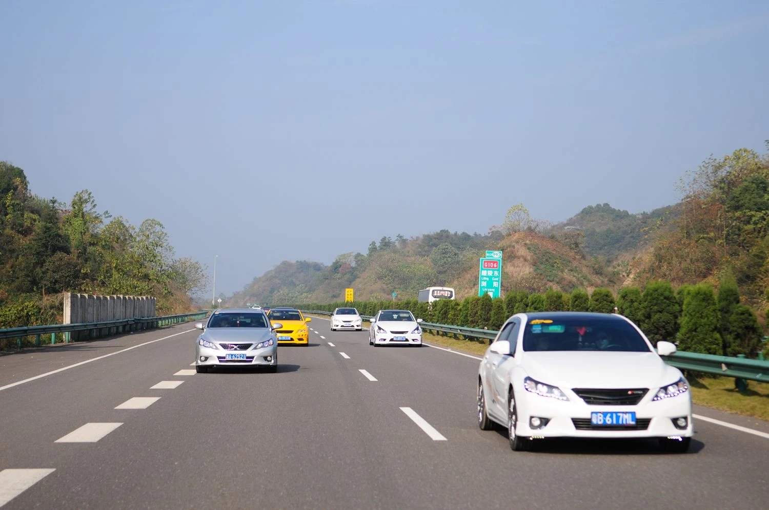 高速上限速120，突然出现限速70指示牌，交警：不要急刹