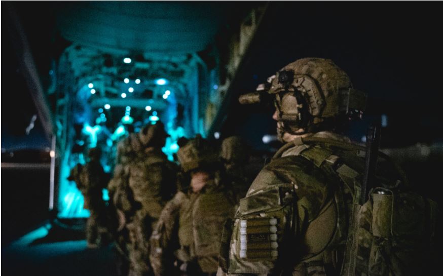 美国塔利班握手言和，承诺不再用*力武**，协议刚签足球场又爆炸了