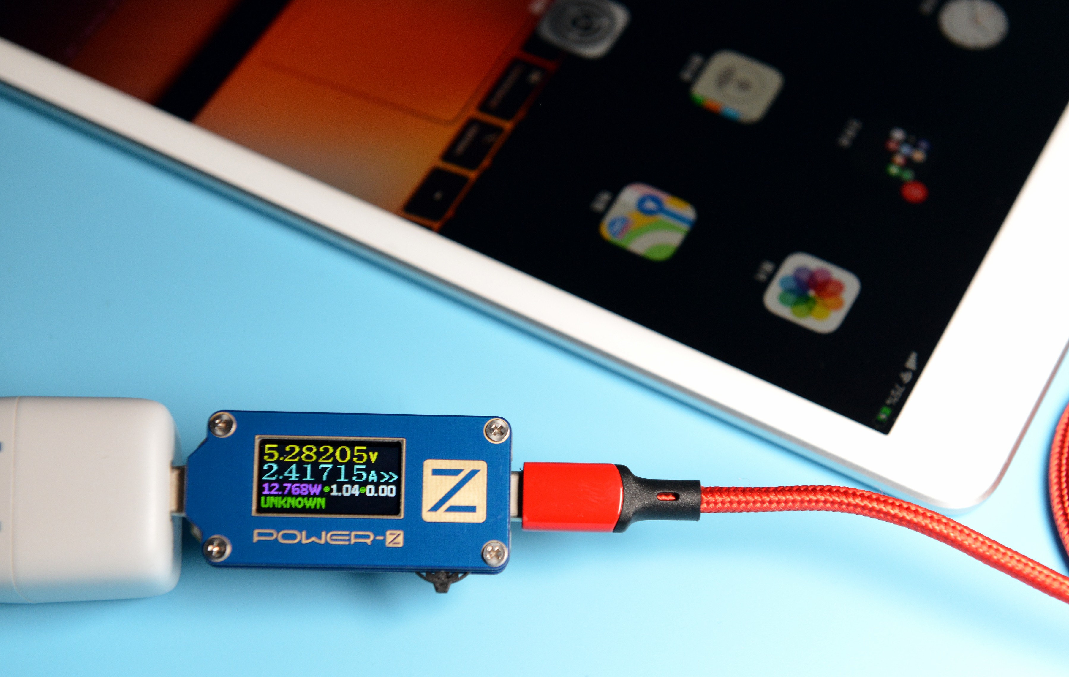 视觉清凉、温婉圆润的“小冰块”——UIBI柚比迷你快速充电器