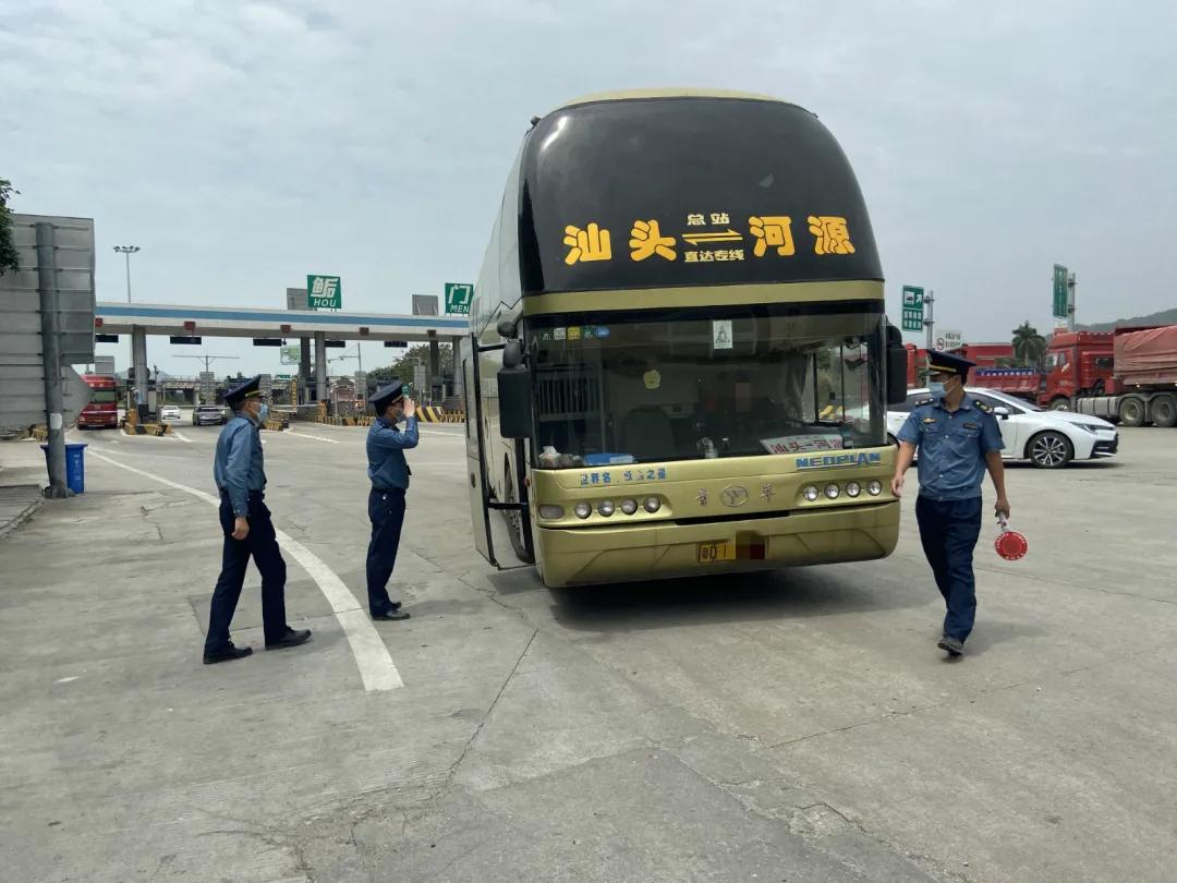 违法大巴,违规的大巴