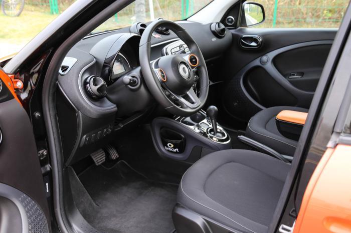 smart四门选哪个版本,smartforfour灵动版跟激情版区别