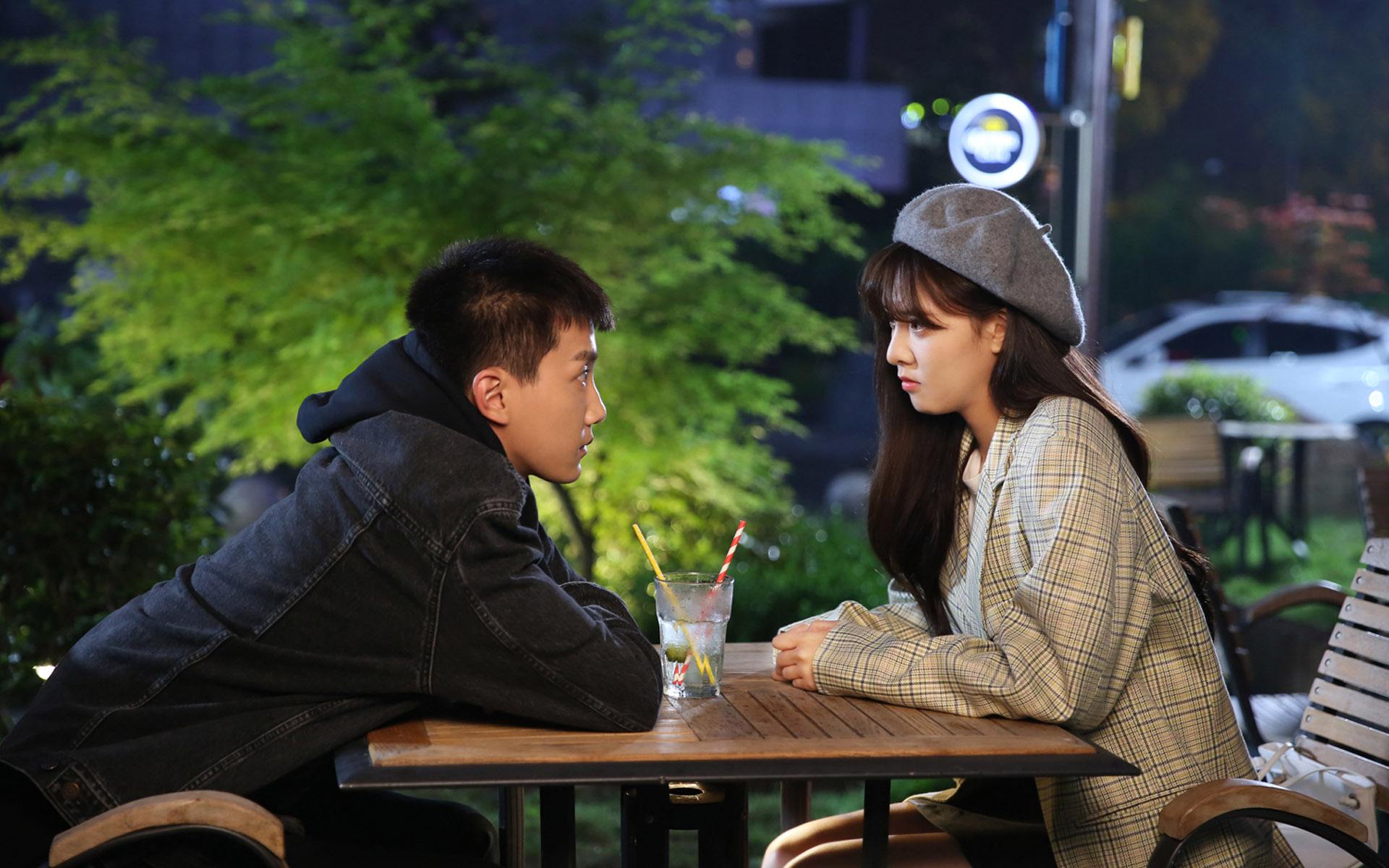 劈腿与被劈腿是怎样的,劈腿什么意思呢